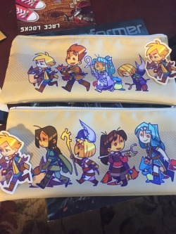 trollingbatterwitch:  The Golden Sun bags I ordered from @wasongo for me and my friend came in! And they’re just as lovely and nice as I’d hoped they would be, and the stickers are precious. I think Ivan talking to Fizz is one of my favorite parts.