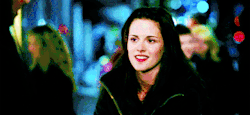 Kristen Stewart as Bella Swan in “New Moon” (2009)Source of added (third) gif: x