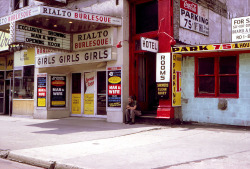 burleskateer:  Press photo dated from the mid-70’s features a decidedly seedy view on the ‘RIALTO Theatre’ in Chicago.. By this time, classic Burlesque had all but disappeared; with most venues converting to porno theatres to survive.. 