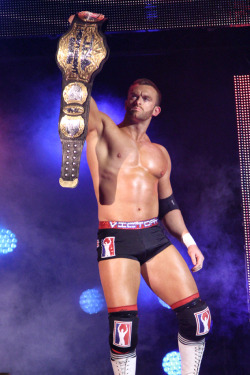 fishbulbsuplex:  TNA World Heavyweight Champion Magnus