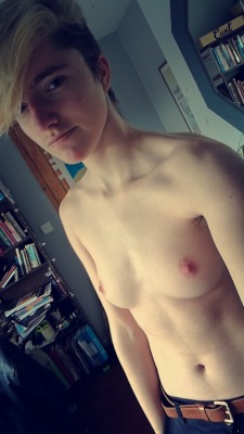 vampyenby:  twintaupe:  Cuz I’m still a guy  Man I feel those tags tho like just wearing jeans and being topless makes me feel hella masc for some reason?  