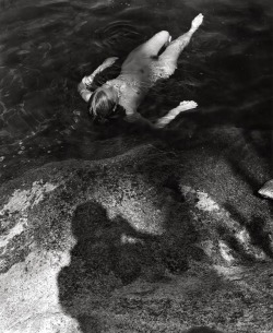  Imogen Cunningham ph. - Self Portrait with Jane Foster, Lake Tenaya, 1939 