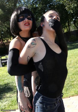 thexpaul2:  Dangerous Diva getting hands on with Kayla Jane Danger 