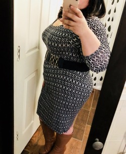 preggoalways:  2 months (almost) postpartum.  I am enjoying the new/old curves, those boobs do look wonderful with those  hips and ass.