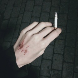suicidal-booy:  koppeltjeduikelen:  Everybody Lies. | via Tumblr op We Heart It  ~