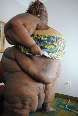 bestssbbwandsuperchubs:  mmmm I want to have sex with her, mmmm and feel all her fat rolls, explore her folds, bury my tongue in her crotch, look for her hidden hot hot hot pussy, lick her FUPA, nibble all her body, lift her massive belly and lick there