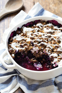 do-not-touch-my-food:  Oat and Pecan Blueberry Crisp