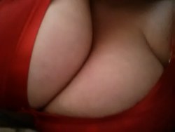 wickedlywenchy:  A wee bit of cleavage  looks like a lot if cleavage to me