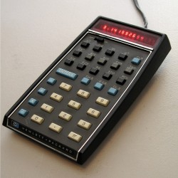 historical-nonfiction:  Hewlett-Packard made the first scientific pocket calculator in 1972.  Introducing…the HP-35! The calculator used three AA batteries, was over five inches long, and cost 踫. That’s equivalent to Ū,262 in 2016.   The equally