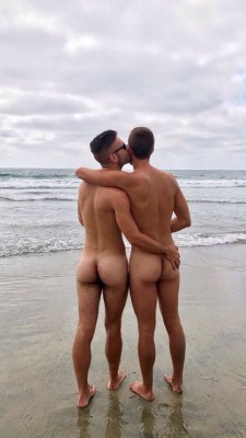 alanh-me:  61k+ follow all things gay, naturist and “eye catching”  
