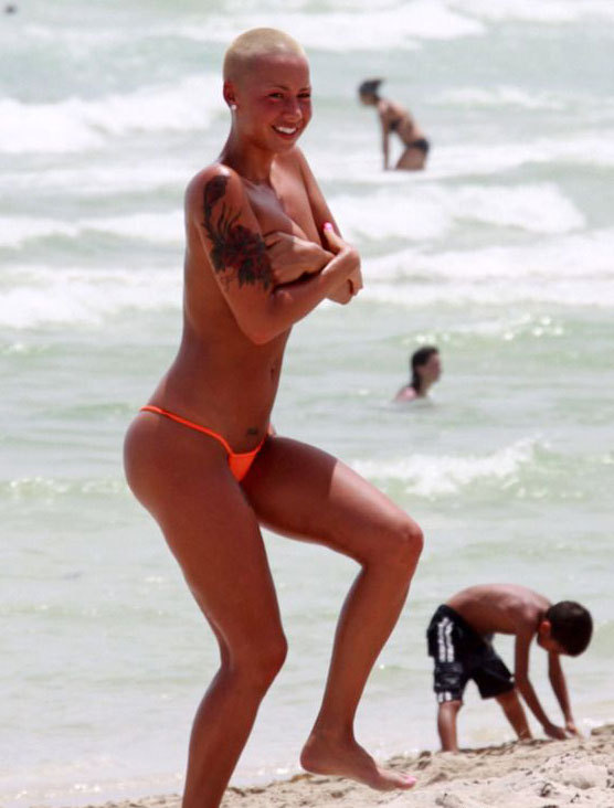Femme se masturbe video a la plage naturist