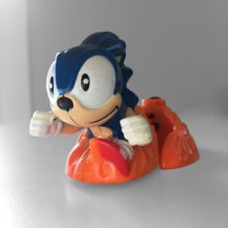 eyzmaster: grimphantom2:  sonichedgeblog: The Sonic toy released in the 1994 McDonalds promotion for Sonic The Hedgehog 3. I remember having this! When I saw the commercials and with the hype of the animated series from the 90′s,  I wanted this figure