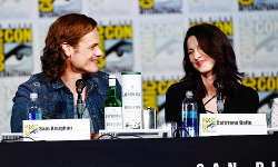 lena-headey: Sam Heughan and Caitriona Balfe at the Outlander panel during Comic-Con 2015 