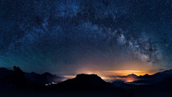 tulipnight:  The Milky Way by CosmosUp on Flickr.