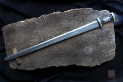 fyeahswords: Migration Era Ring-Sword by Big Rock Forge 33 inches OAL 28 inch blade 2 pounds 4 oz POB 7” from the guard 5 bar composite blade: 15n20, 1084, wrought iron, W1, 1095 edge Iron, black oak (diver salvaged), moose, Seycham meteorite 