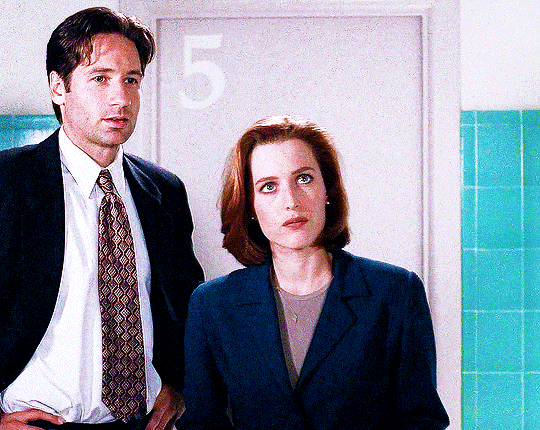 dailytxf:THE X-FILES | 4.06 — “Sanguinarium” (1996) Yeah, there’s magic going on here, Mulder. Only it’s being done with silicone, collagen, and a well placed scalpel. 