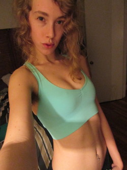rainbowsweptcolors:  off to the gym. check out that cleav ^_^ 