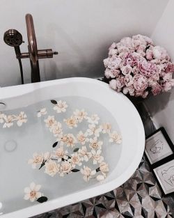 uyesurana: bath time roses