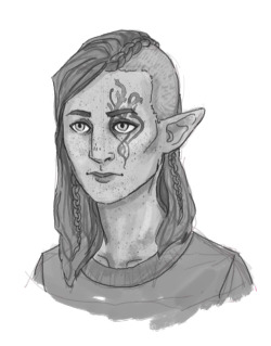 Inquisitor Lavellan in what appears to be a t-shirt