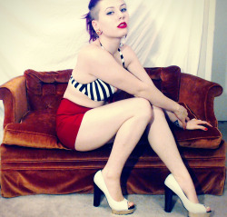 PuddleWonderful in this beautifully retro pinup shot. 