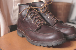 itsworn:  Red Wing 6” Moc Toe Briar Oil Brown Work Boots. About a year old. Up and down mountains, through puddles, caked with mud, saddle soaped, and polished upwards of twenty times. Submitted by Brandon Herrell. handmadephotos.tumblr.com