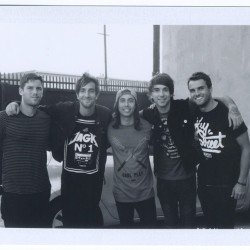  Vic Fuentes ‏— Hangin brains with @alltimelow at the video shoot for #alovelikewar ! Photo by @meganthompson http://instagram.com/p/d9wgWAkQFH/              