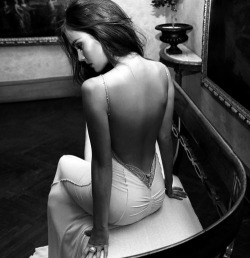 purelysensualvisions:  The sight of a woman’s back is so erotic