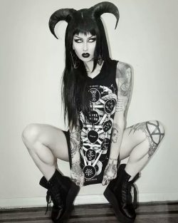 shellydinferno:  Selling some Killstar pieces that didn’t fit, huge eBay sale!  3 days left, Link on my profile. Human hair extensions, clothing, #killstar , #MissSixty , shoes, #Nikon camera bag, Hats, Wigs etc etc… Worldwide shipping! Check it out: