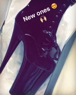 starfucked:  So shiny and pretty 😍👠💕 #new #shoes #platforms #boots #infinity #pleaser #highheels #heels #ankleboots  Wow