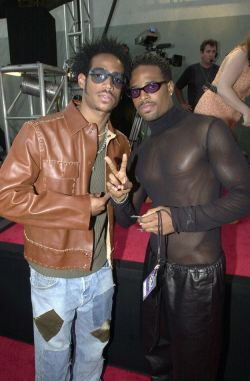 y2kaestheticinstitute:  Marlon Wayans (post-y2k fashion) &amp; Shawn Wayans (very y2k fashion 😂) 2000 MTV Movie Awards (June 3, 2000) 