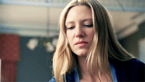 cohorror:Fringe season 1 episode 20 “There’s More Than One Of Everything”Anna Torv as Olivia Dunham