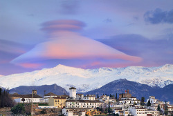 i-long-to-travel-the-world:  Lenticular clouds over Granada, Sierra Nevada by Guido… 