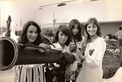 Bernadette Lafont, Elisabeth Wiener, Emma Cohen, Jane Birkin - Trop jolies pour être honnêtes, 1972.