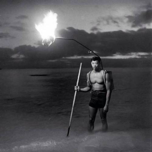 Night-Fishing in Hawaii, 1948.https://painted-face.com/