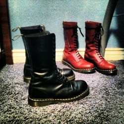 midlands-skinhead:  strangelycanthrope:  #Monday morning. What color today #Drmartens1914 #drmartens #Oxblood  Smart as fuck. 