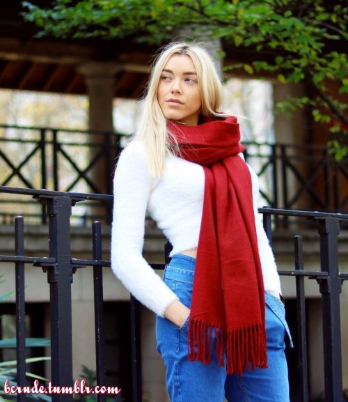 Mr. Crude saw Anny on the street near campus and stopped to say ‘Hi.”“Hi, Anny. I have to say, you sure do know how to wear a scarf!”She smiled at him and replied, “There’s just enough of a chill in the air that it’s nipplely outside.