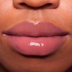 elasticheartxo:  fuckyeah4chair:  While white women and children across America today and forward will attempt to imitate or attain our gorgeous full lips in this “kylie Jenner challenge”…let us bask in the glory of our NATURALLY FULL LIPS that