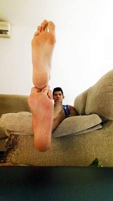 paulsbunion:  GI-Normous feet!! Big and sexy!! Cute guy with, what looks like size 15 or 16 “gunboats”!!! Would love to chew on them!
