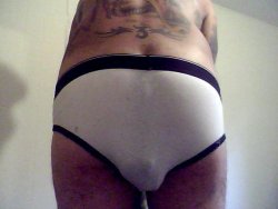 messypants66:old webcam shots…white briefs poop…  Sexy body!