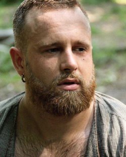 menzmen:  mydaddymen:Ben Brown Sure would love to see him do some porn as the hot bear he’s grown up to be!
