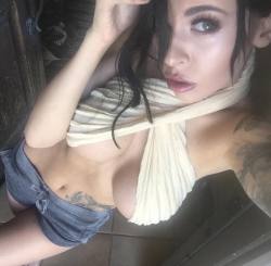 morganhultgren:  Morgan Hultgren hot selfie http://fatlossfactormax.com/demi-rose-mawby-pics-gorgeous-international-model/
