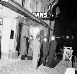 yesterdaysprint:  Outside the dance-cafe Tyrolita, Stockholm, Sweden, ca. 1945   What are those guys wearing? Bell-bottomed zoot-suits?