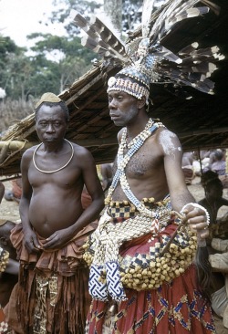 Via Vintage Congo:Kuba titleholders at the royal court, Mushenge, Congo, 1971 by Eliot ElisofonThe photograph depicts high-ranking Kuba notable ‘Tshik'l’ wearing traditional costume, symbolic adornements as well as the headdress ‘Lapuum’, at the