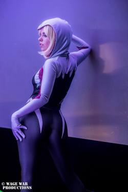   Spider Gwen cosplay shot at ColossalCon 2016 Photography by Wage War ProductionsSuit created by Nathan DeLuca   