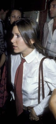 beverlyymaarsh:Carrie Fisher attends the opening of ‘Gilda Radner - Live From New York’ on August 2, 1979 at the Winter Garden Theater in New York City.