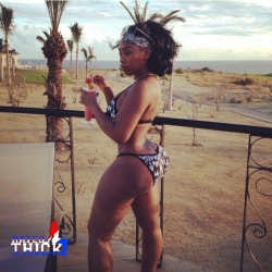 ratedthickent:  Dat azz is amazing!  Crazy