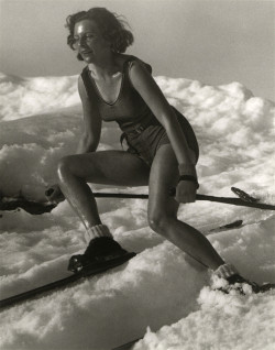 historynet:  Leni Riefenstahl skiing in a one piece bathing suit - 1931 [920px × 1.169px] 