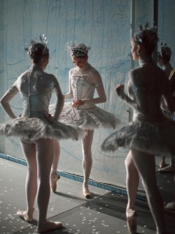 birdasaurus:  National Ballet of Canada’s dancers backstage for Nutcracker. Photographed by Bruce Zinger.