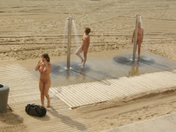 outdoor showers at the beach #nsfw #Beachgirls