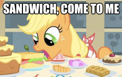 dancingheartwiththeponies:  Is it just me, or does that look like a bologna sandwich? O_o  apple jack… What’re you doing? Apple jack. STAHP.